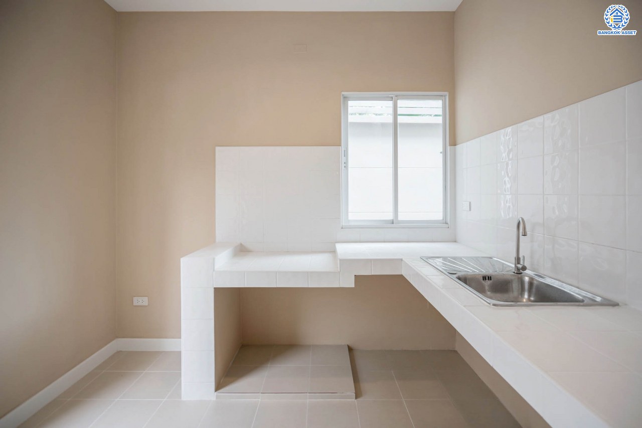 บ้านมือสองตกแต่งใหม่ โครงการ เพอร์เฟคเพลส2 ราชพฤกษ์ คุณภาพแบรนด์ Property Perfect เนื้อที่ 50.5 ตร.ว. ตอบโจทย์ทุกการอยู่อาศัย ฟังก์ชัน 3 ห้องนอน 3 ห้องน้ำ 2 ที่จอดรถ บนทำเลติดถนนราชพฤกษ์ ใกล้วงเวียนพระราม5 รถไฟฟ้าสายสีม่วง "สถานีบางรักน้อยท่าอิฐ" และจุดขึ้นทางด่วน "กาญจนาภิเษก"